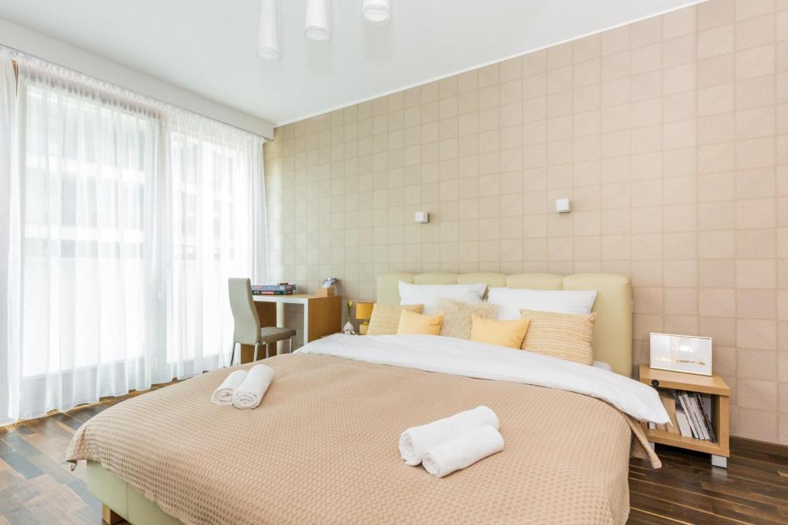 Апартаменты Rentplanet - Angel Plaza Краков Экстерьер фото